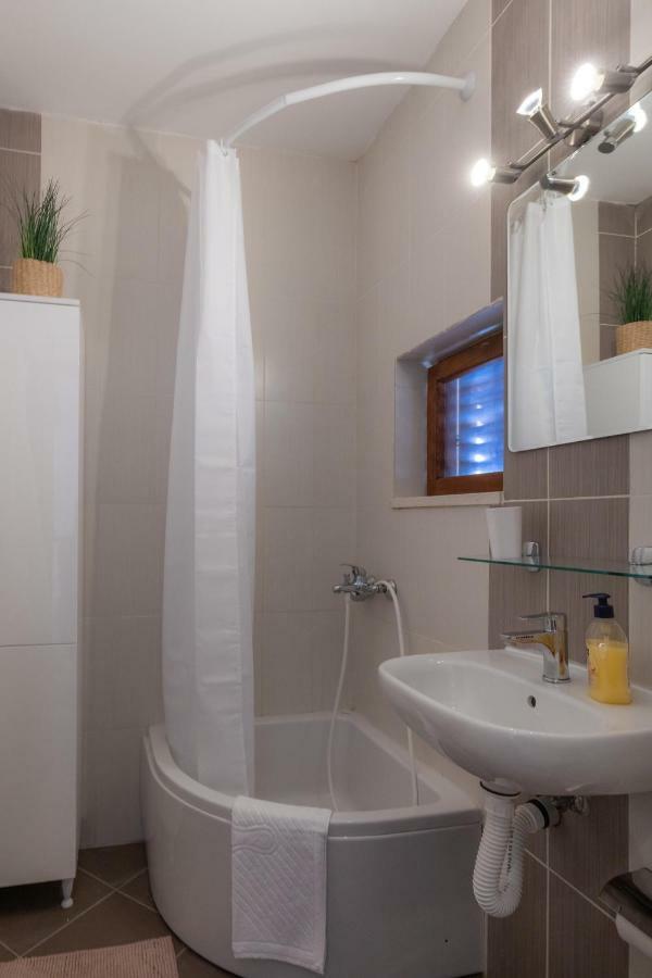 Apartments Lovorna 슬라노 외부 사진